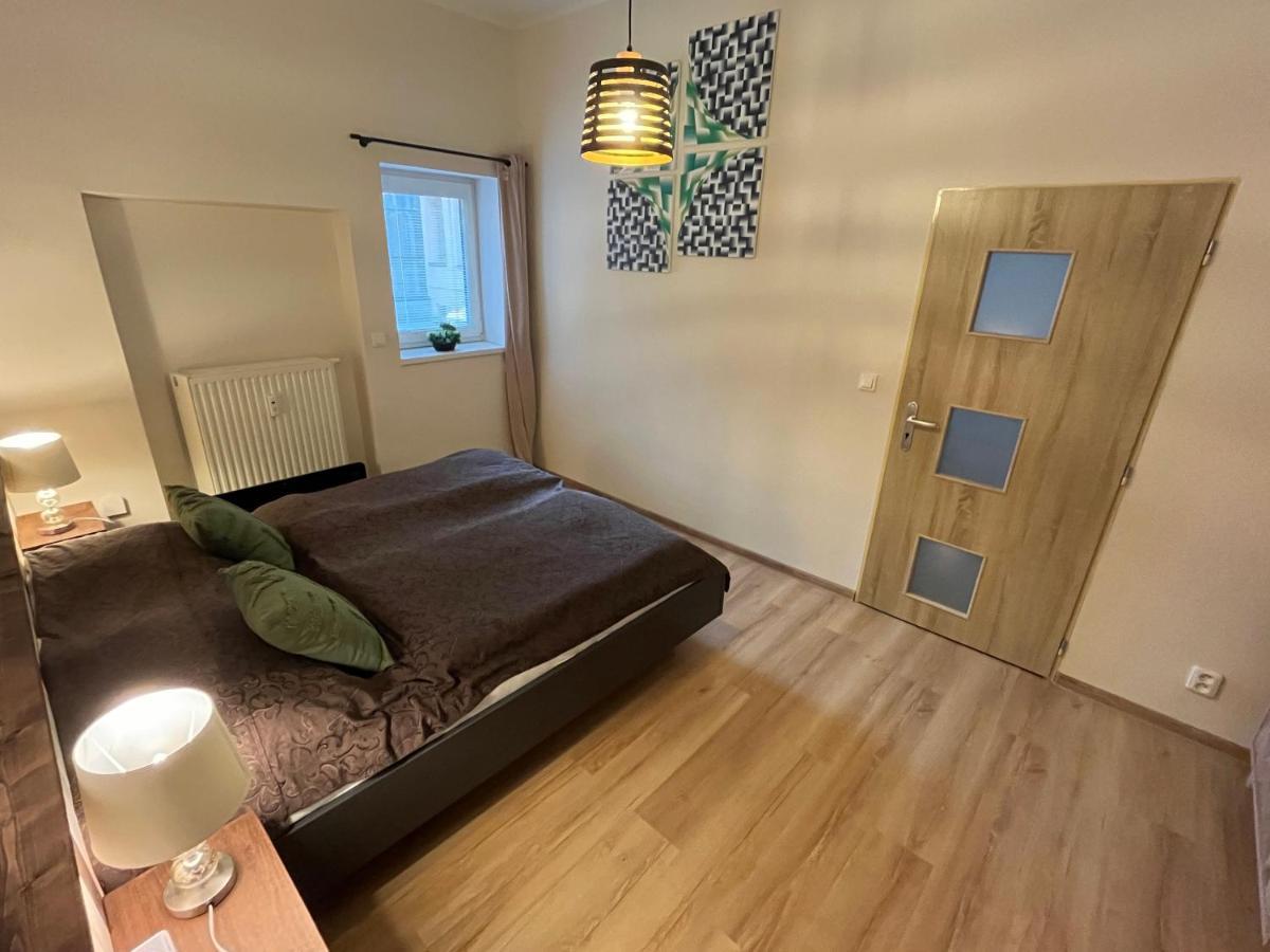 M&M Apartment, Free Parking カルロヴィ・ヴァリ エクステリア 写真